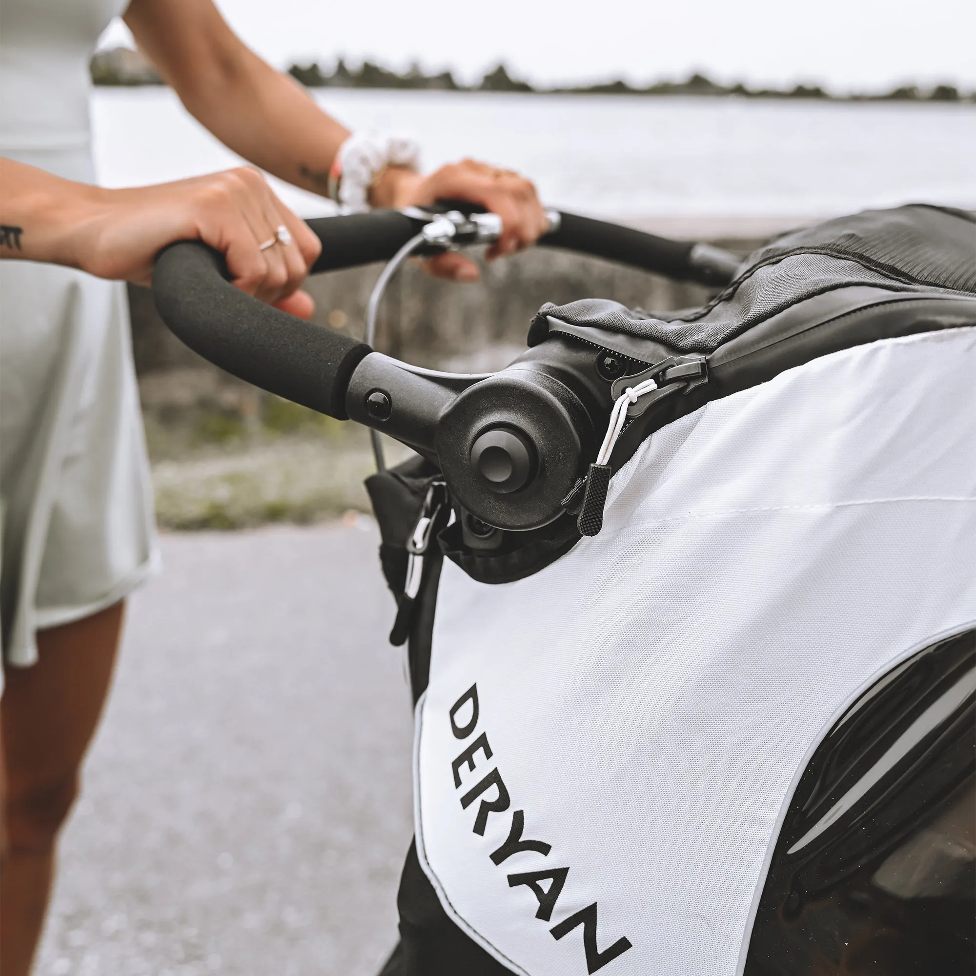 Luxe Fietskar - fietskar en wandelwagen en hardloopkinderwagen - Zwart/Cream - Image 7