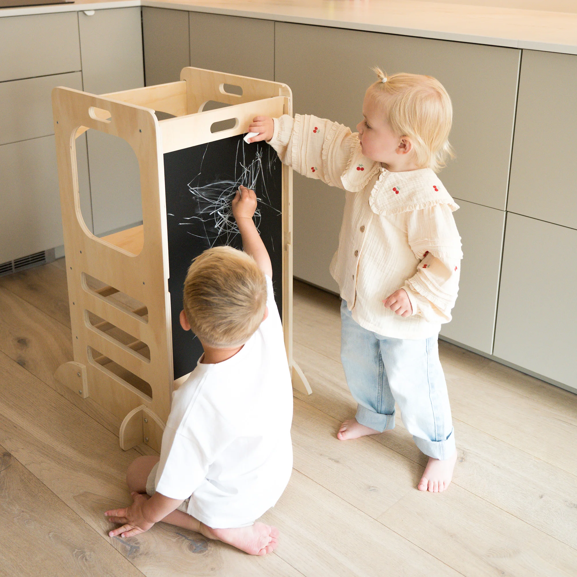 Luxe 4-in-1 Leertoren - Klimtoren met Glijbaan en Krijtbord - Image 8